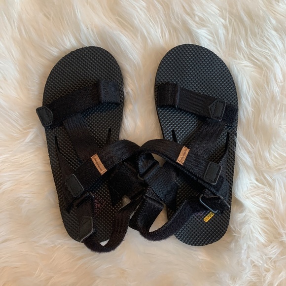 free waters sandals